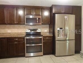 9105 Tudor Dr in Tampa, FL - Building Photo - Building Photo