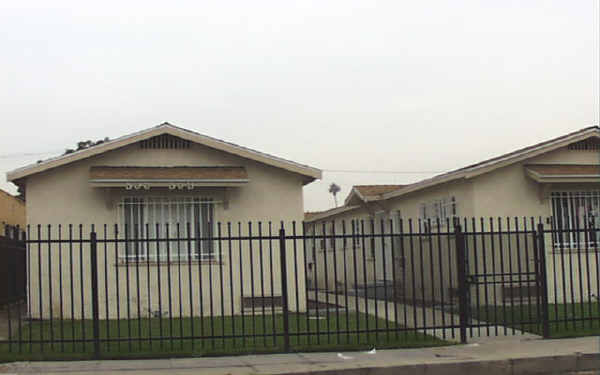 855 W 84th St in Los Angeles, CA - Building Photo