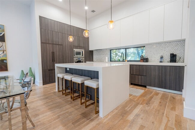 property at 709 Memorial Heights Dr