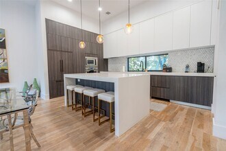 709 Memorial Heights Dr in Houston, TX - Building Photo - Building Photo