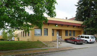 916 W Augusta Ave in Spokane, WA - Building Photo