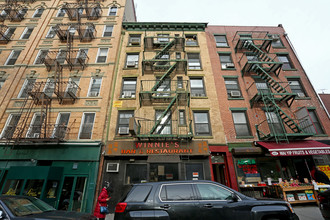 104 Bayard St in New York, NY - Building Photo - Building Photo