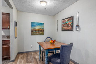 Red Bud Landing in Oklahoma City, OK - Building Photo - Interior Photo