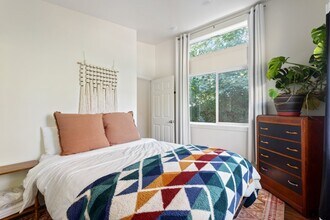 1919 SE 80th Ave in Portland, OR - Building Photo - Building Photo