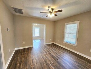 6903 Palestine St in Houston, TX - Foto de edificio - Building Photo