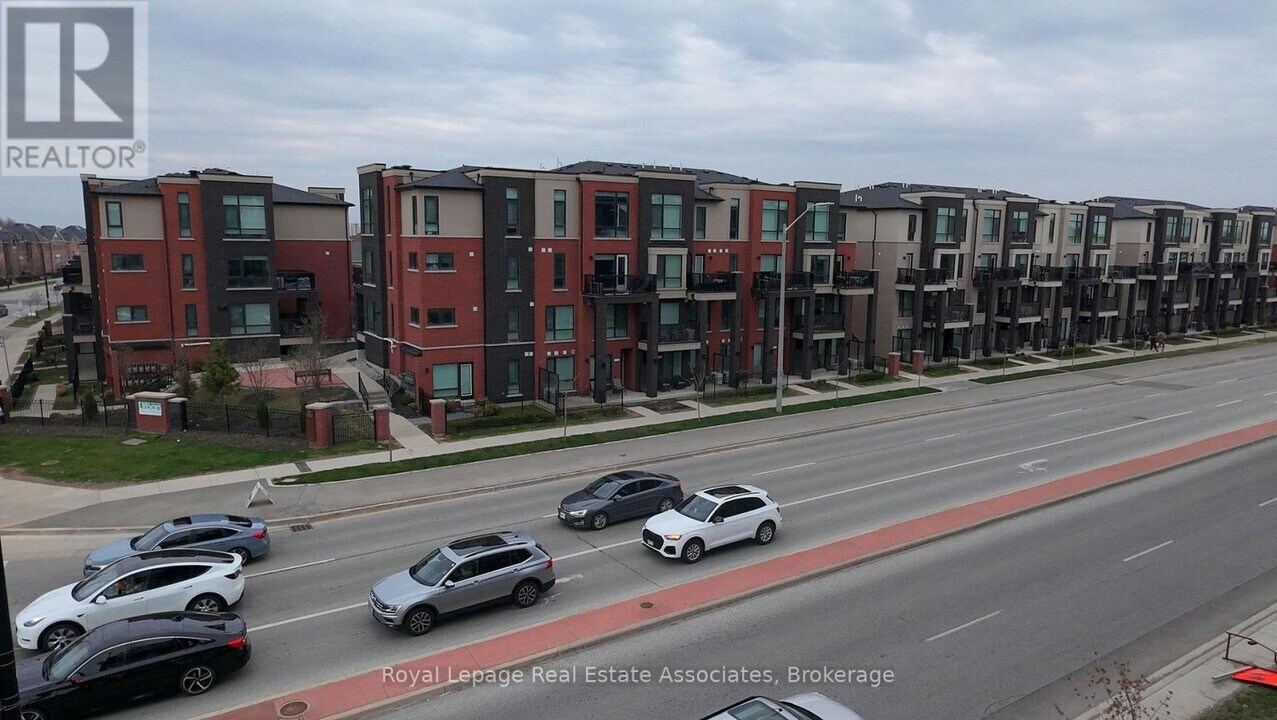 100 Dufay Rd in Brampton, ON - Building Photo
