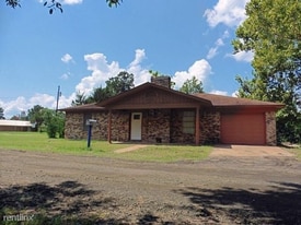 115 Houston St S in Bronson, TX - Building Photo