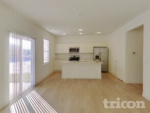 11815 Moorfield Ln in Indianapolis, IN - Foto de edificio - Building Photo