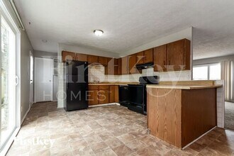 7925 Placing Rd in Indianapolis, IN - Foto de edificio - Building Photo