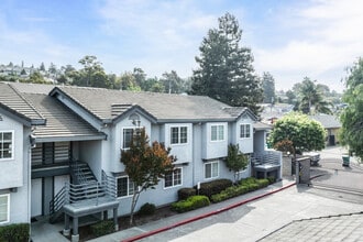 Julius Manor in San Leandro, CA - Building Photo - Primary Photo