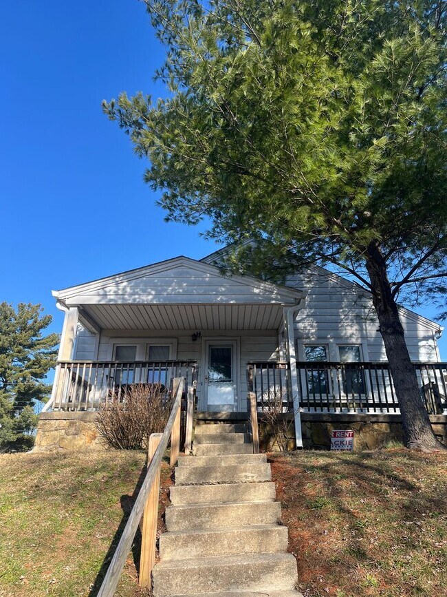 317 E 15th St in Bloomington, IN - Building Photo - Building Photo