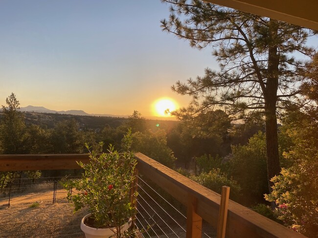 3610 Scenic Dr in Redding, CA - Building Photo - Building Photo