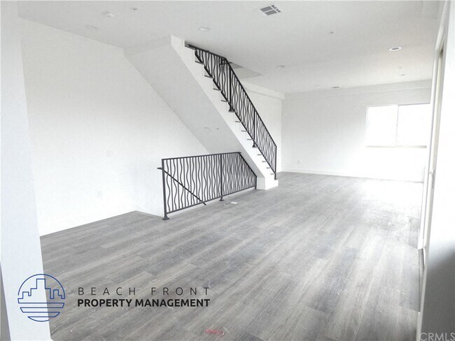 6002 Klump Ave in North Hollywood, CA - Foto de edificio - Building Photo