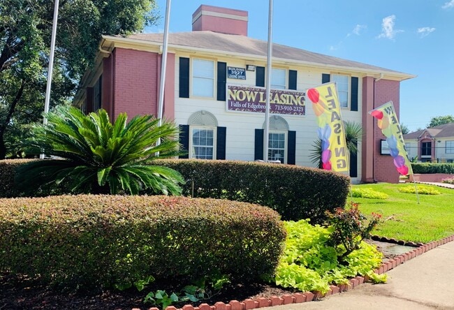 Falls of Edgebrook in Houston, TX - Foto de edificio - Building Photo