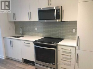 5180 Yonge St in Toronto, ON - Building Photo - Building Photo