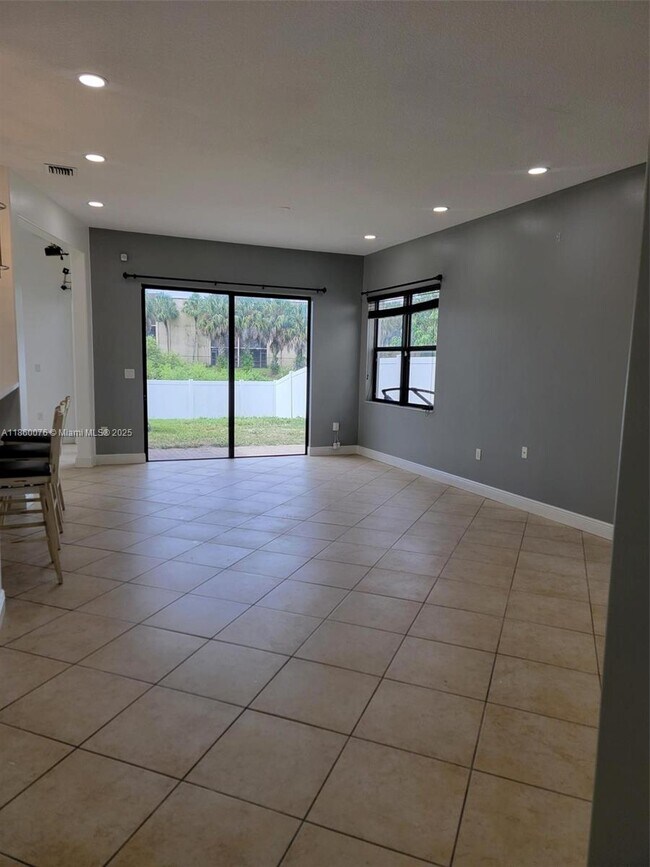 9136 SW 36th Mnr in Miramar, FL - Foto de edificio - Building Photo
