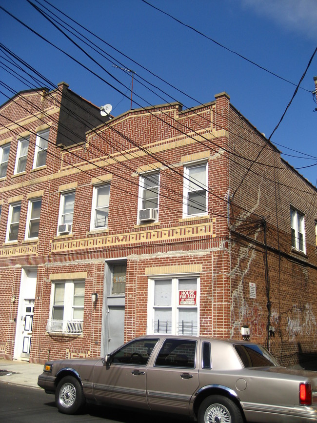 5503 103rd St in Flushing, NY - Foto de edificio - Building Photo