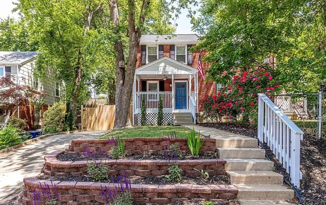 property at 2702 Farmington Dr
