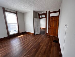 107 S College Ave, Unit Apt 4 in Greencastle, IN - Building Photo - Building Photo