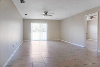 514 Peace Dr in Poinciana, FL - Building Photo - Building Photo