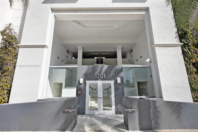 1701 Sunset Harbour Dr, Unit # L705 in Miami Beach, FL - Foto de edificio - Building Photo