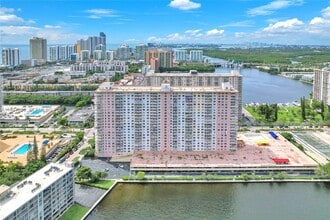 251 174th St in Sunny Isles Beach, FL - Building Photo - Building Photo