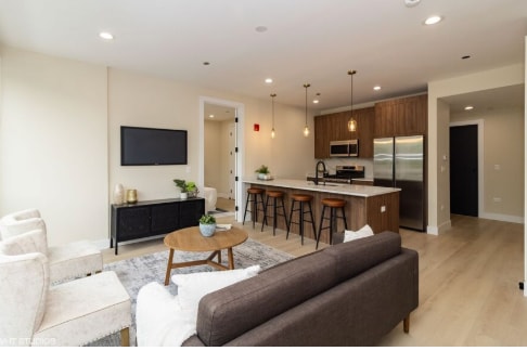 3043 W Irving Park Rd, Unit 206