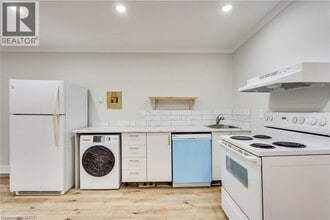 33 Albion St in Brantford, ON - Building Photo - Building Photo