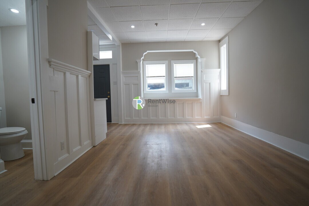 142 Dorchester St in Boston, MA - Building Photo
