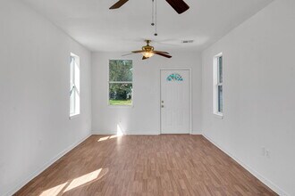 2560 Gladiolus St in New Orleans, LA - Building Photo - Building Photo