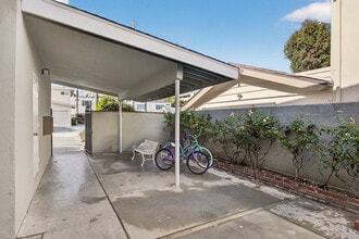 25218 Loytan St, Unit D in Torrance, CA - Foto de edificio - Building Photo