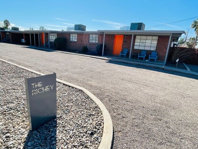 1306 N Richey Blvd in Tucson, AZ - Building Photo - Building Photo
