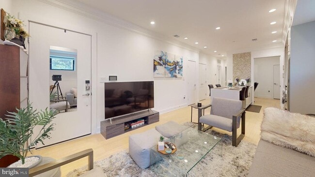 2642 39th St NW in Washington, DC - Building Photo - Building Photo