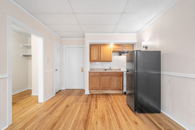 property at 1440 W Howard St