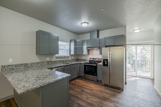 384 24th St NE in Salem, OR - Building Photo - Building Photo