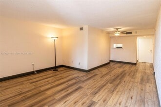 10500 SW 108th Ave, Unit B216 in Miami, FL - Building Photo - Building Photo