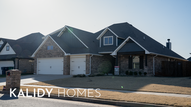 801 Red River Dr in Yukon, OK - Building Photo - Building Photo