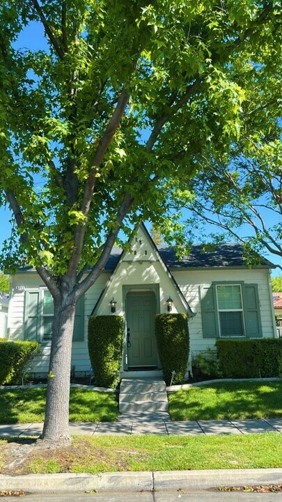 2713 Remington Way in Tracy, CA - Building Photo