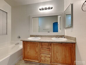 9126 W Serrano St in Phoenix, AZ - Building Photo - Building Photo