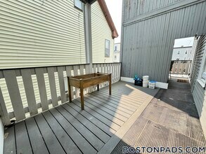 164 Broadway, Unit 2 in Somerville, MA - Building Photo - Building Photo