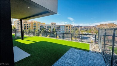 26 Promenade Isle Ln in Henderson, NV - Building Photo - Building Photo