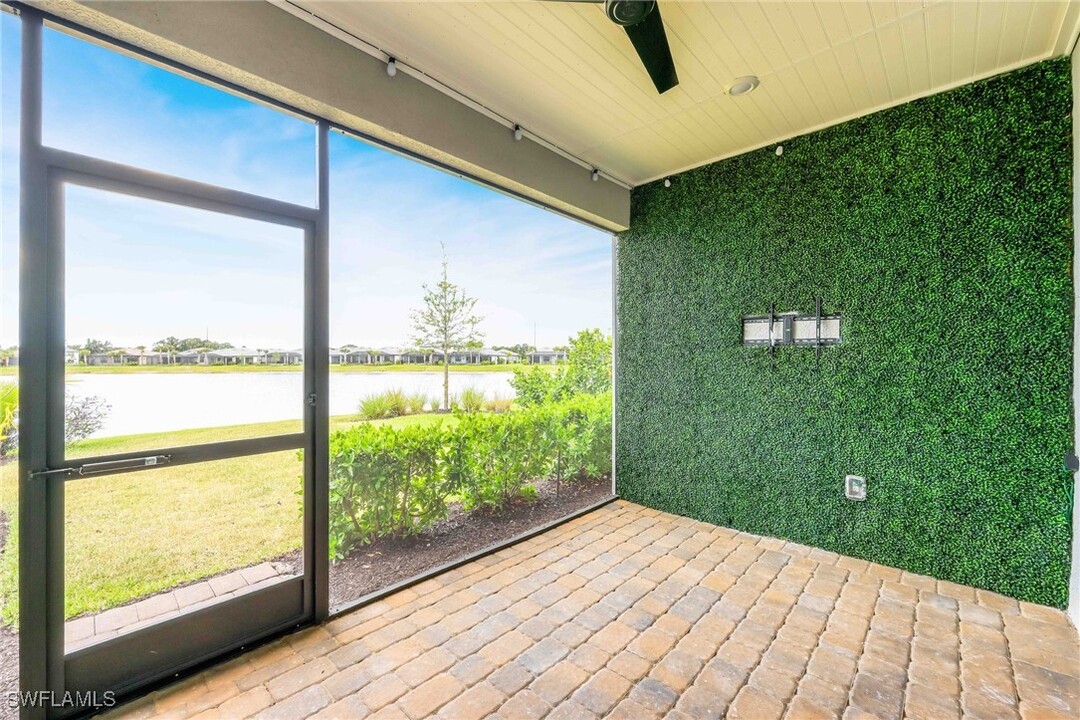 2179 Yellowfin Cir in Naples, FL - Foto de edificio