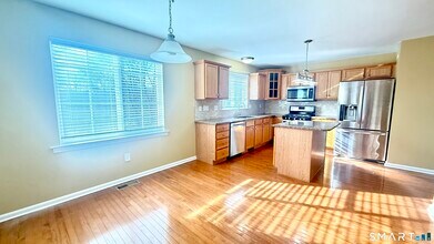 36 Schoolhouse Landing in East Granby, CT - Building Photo - Building Photo