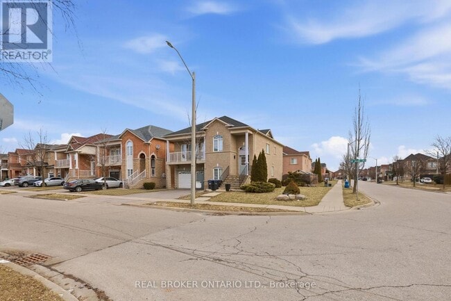 2 Sir Jacobs Crescent in Brampton, ON - Building Photo - Building Photo