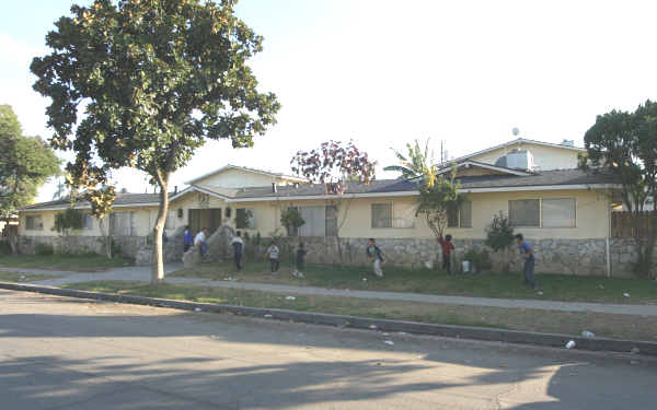 2125-2139 W Princeton Ave in Fresno, CA - Foto de edificio