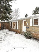 93 Hill Dr in Aurora, ON - Building Photo