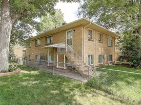 Apartments on Pearl in Denver, CO - Building Photo