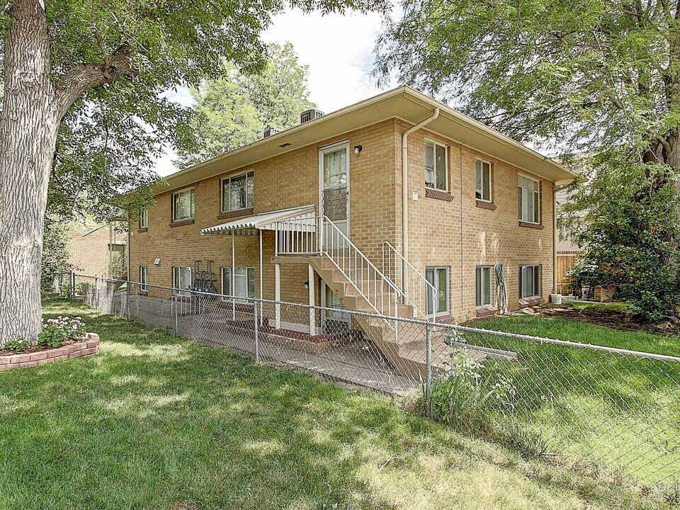 Apartments on Pearl in Denver, CO - Building Photo