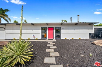 668 N Farrell Dr in Palm Springs, CA - Building Photo - Building Photo