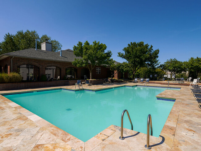 Reflection Cove Apartments in Manchester, MO - Building Photo - Building Photo